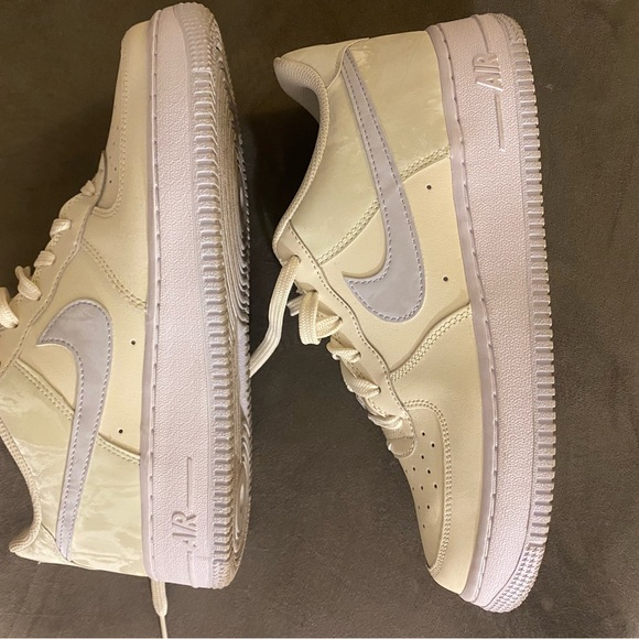 Nike Air Force - Picture 2 of 5